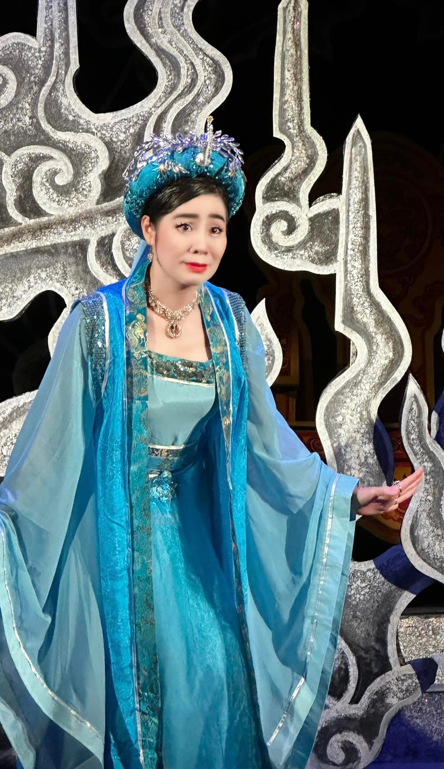 NSƯT Thiên Hoa vai vợ Trần Dự trong vở cải lương 'An Tư công chúa'. Ảnh: Thu Huyền NSƯT Thiên Hoa vai vợ Trần Dự trong vở cải lương 'An Tư công chúa'. Ảnh: Thu Huyền