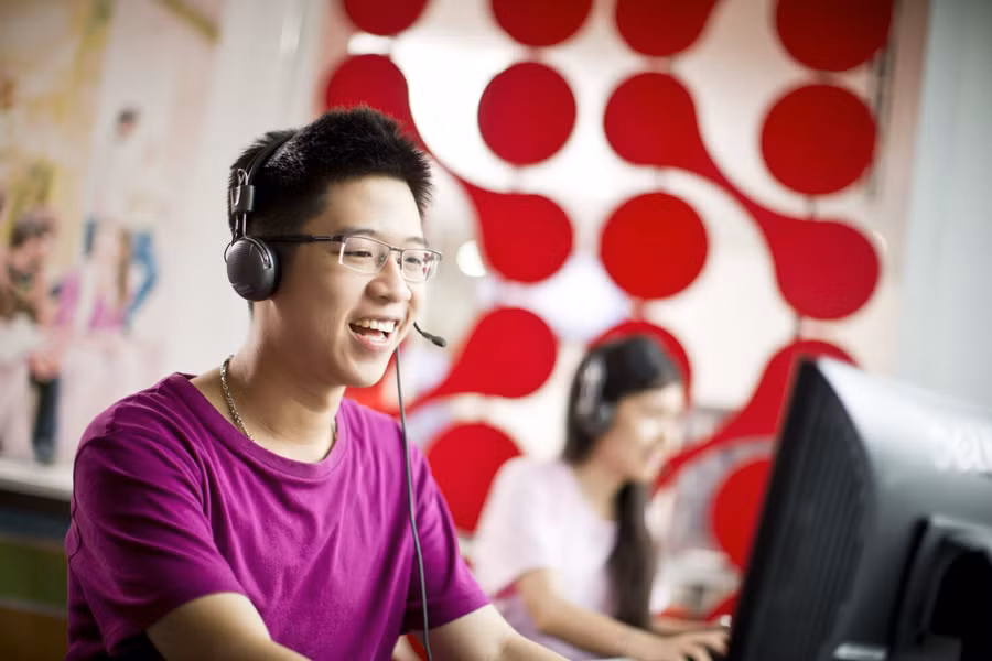 Thi IELTS trên máy tính phù hợp với thí sinh thường xuyên sử dụng công cụ này trong học tập và làm việc. Ảnh: Hội đồng Anh.