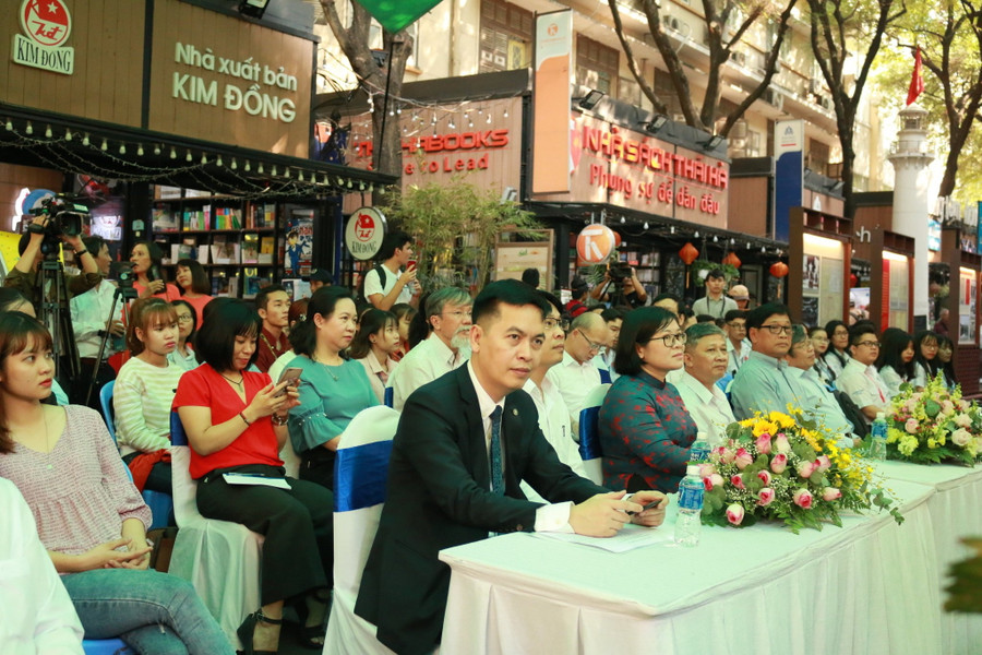 Các đại biểu dự Triển lãm Các đại biểu dự Triển lãm