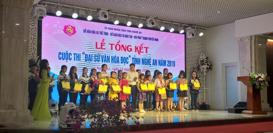 BTC trao giải cho các đại sứ văn hóa đọc BTC trao giải cho các đại sứ văn hóa đọc