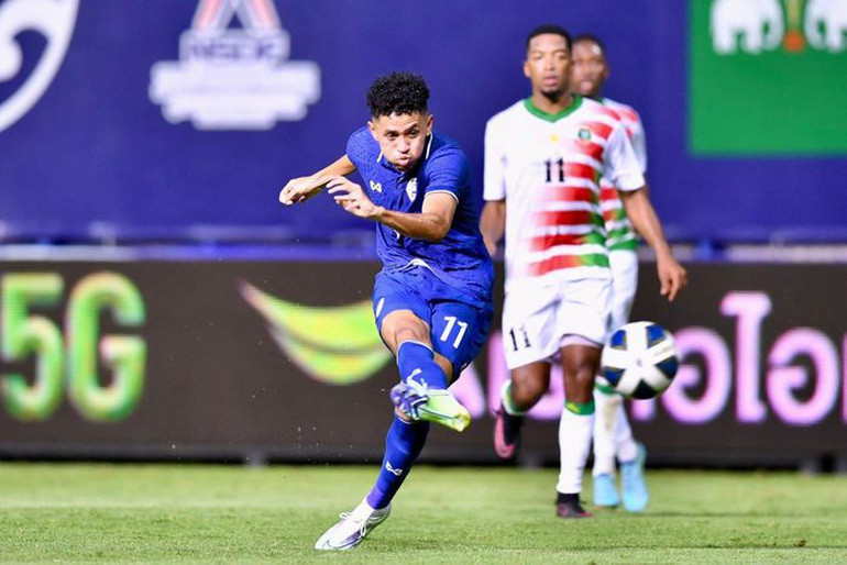 Bodin Phala giúp Thái Lan giành chiến thắng tối thiểu trước Suriname.