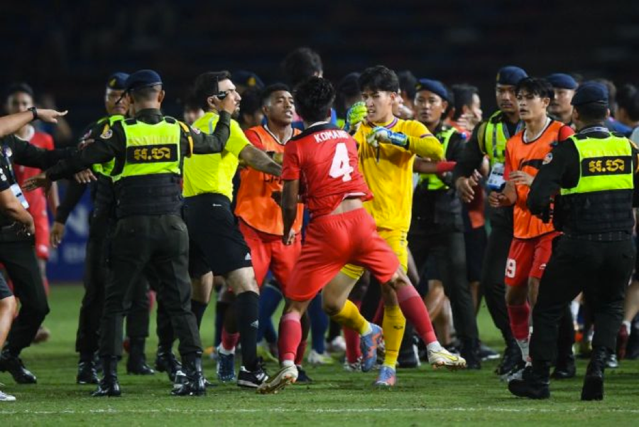 Hình ảnh xấu xí trong trận chung kết SEA Games 32. Hình ảnh xấu xí trong trận chung kết SEA Games 32.