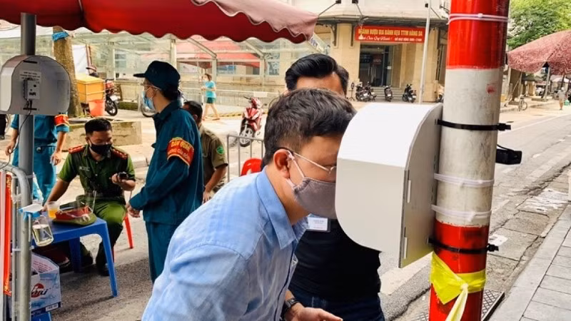 Hệ thống kiểm soát y tế thông minh CLi-SmartEyes được lắp đặt tại chợ Hàng Da.