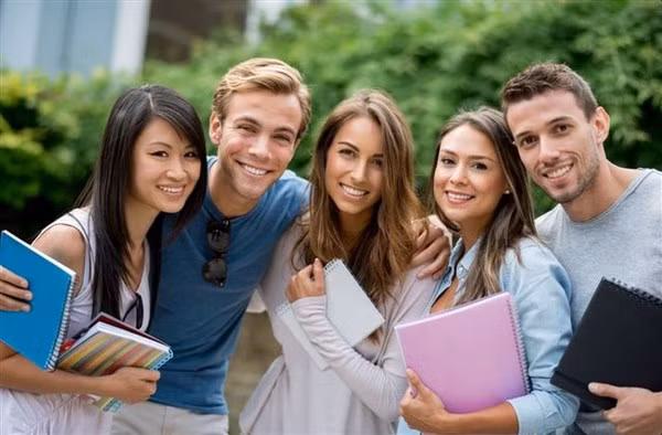 Australia thu hút đông đảo sinh viên quốc tế.