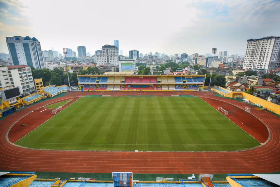 Cả 3 đội bóng Công an Hà Nội, Hà Nội FC và Thể Công Viettel đều đang lấy sân Hàng Đẫy làm sân nhà, vi phạm quy định của AFC.