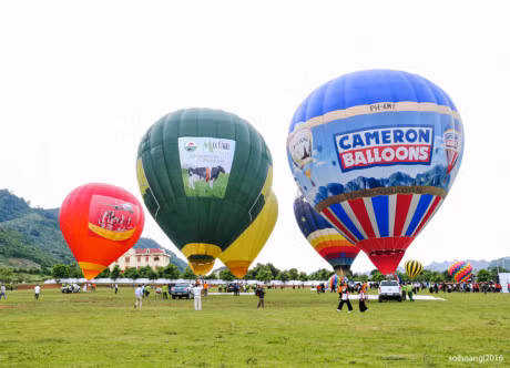 Ngam cao nguyen Moc Chau tu khinh khi cau - Anh 1