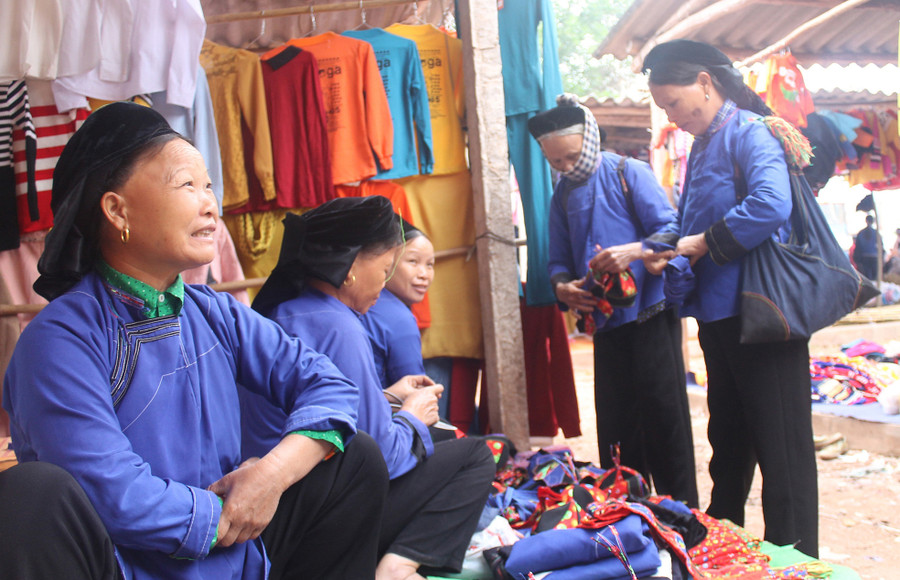 Một góc chợ phiên Tân Sơn