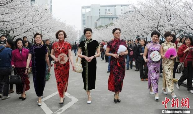 Đây cũng là trạm chung chuyển của chuyến tàu điện ngầm tới tham quan các địa điểm nổi tiếng khác của Thượng Hải, nên nó đã trở thành điểm đến lý tưởng của du khách và người dân địa phương.