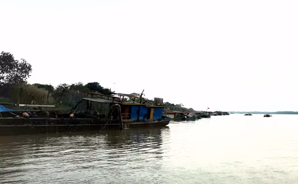 Xóm thuyền ngụ cư.