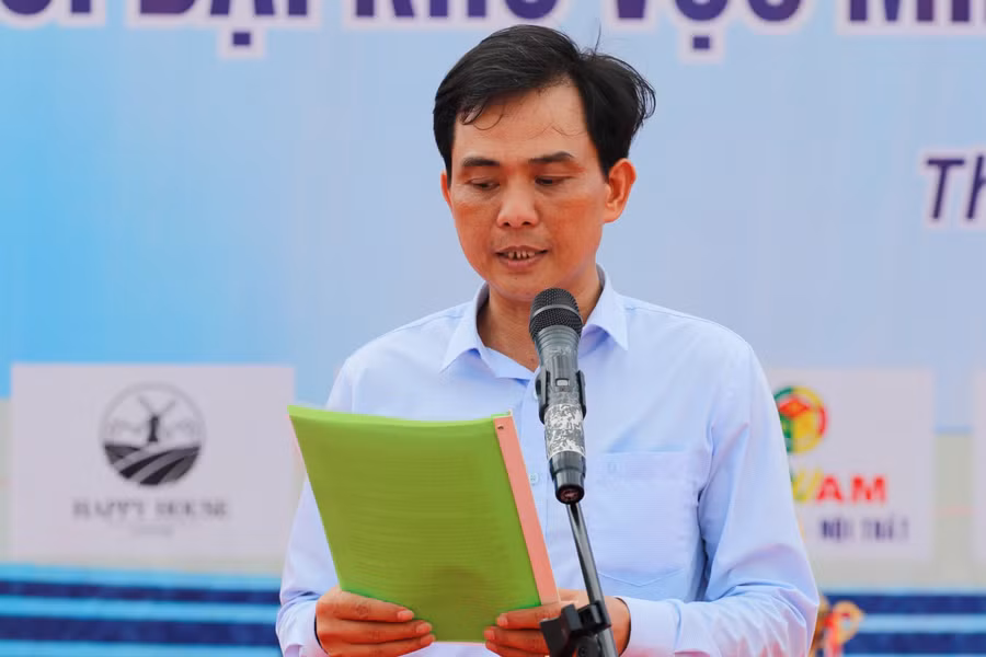 Ông Lê Hữu Đồng - Trưởng Phòng VH-TT huyện Thạch Hà phát biểu bế mạc giải đấu.