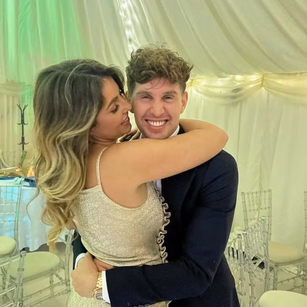 Olivia Naylor, bạn gái John Stones (Man City), trang Instagram cá nhân của cô có khoảng 4.100 người theo dõi nhưng không đăng bài thu phí. Cô là doanh nhân trong giới thời trang. Olivia Naylor, bạn gái John Stones (Man City), trang Instagram cá nhân của cô có khoảng 4.100 người theo dõi nhưng không đăng bài thu phí. Cô là doanh nhân trong giới thời trang.
