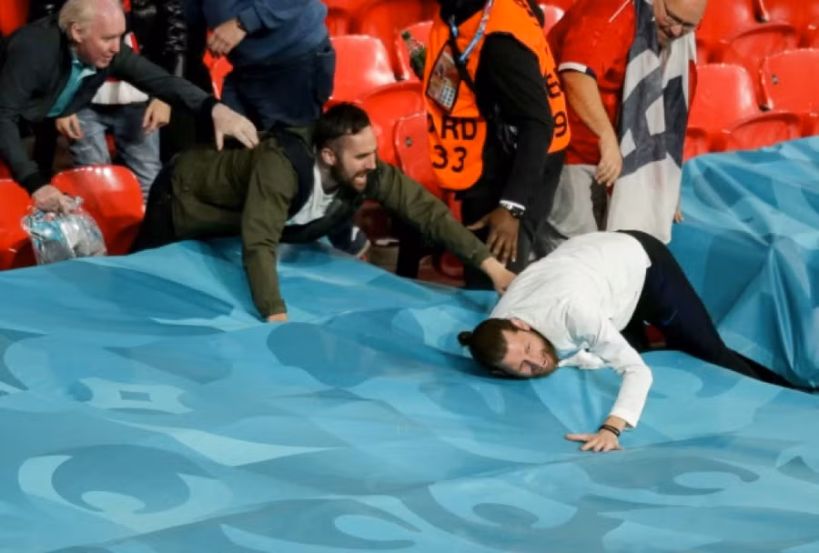 Nhưng toại nguyện khi đoạt được áo đấu của Grelish.