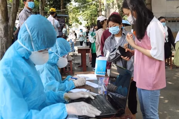 TPHCM đang quyết liệt test nhanh và bóc tách F0 ra khỏi cộng đồng.