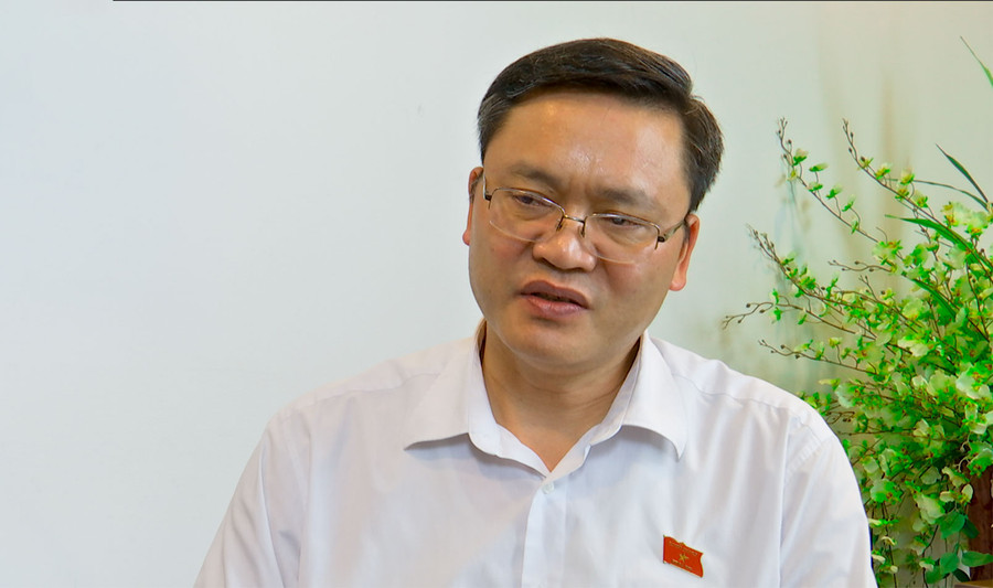 Ông Quàng Văn Hương, Phó Chủ tịch Hội đồng Dân tộc của Quốc hội. Ông Quàng Văn Hương, Phó Chủ tịch Hội đồng Dân tộc của Quốc hội.