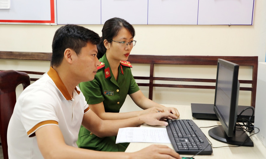 Công an tỉnh Bắc Ninh đẩy nhanh tỷ lệ người dân cài đặt ứng dụng VNeID. Công an tỉnh Bắc Ninh đẩy nhanh tỷ lệ người dân cài đặt ứng dụng VNeID.