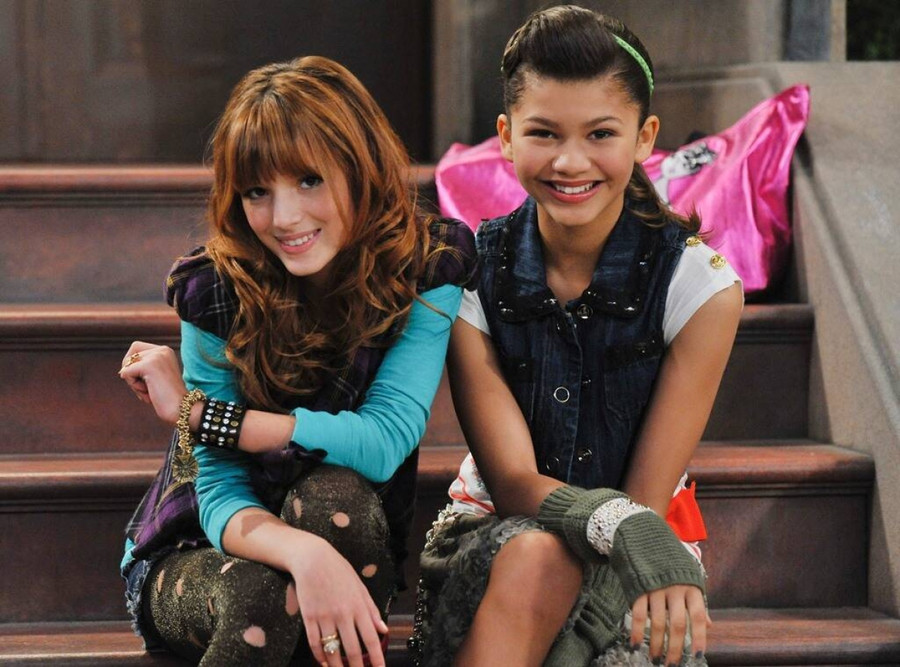 Zendaya (phải) từng đảm nhận vai Rocky Blue trong 'Shake it up'. Zendaya (phải) từng đảm nhận vai Rocky Blue trong 'Shake it up'.