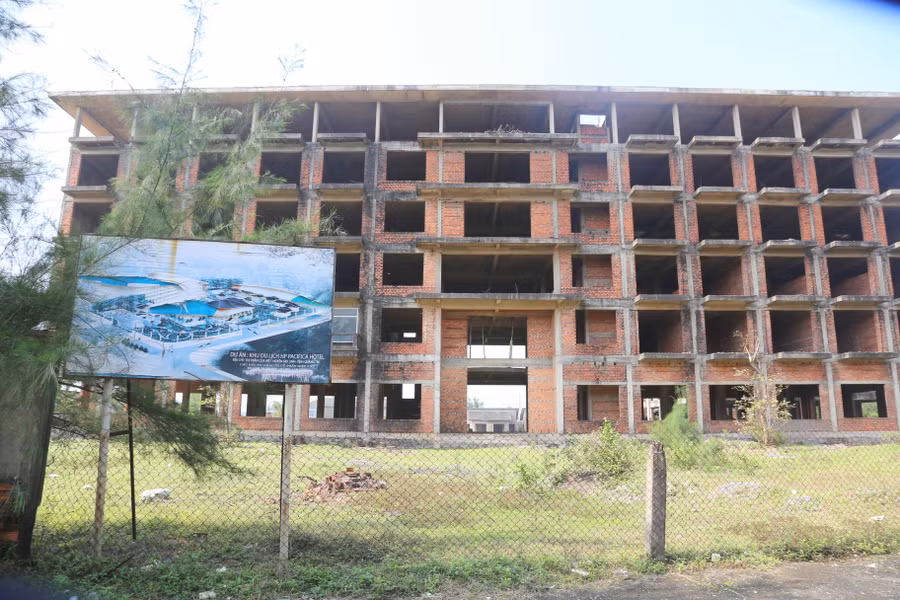 Dự án Khu du lịch HP Pacifica Hotel tại thị trấn Cửa Việt (huyện Gio Linh) bị bỏ hoang nhiều năm nay.