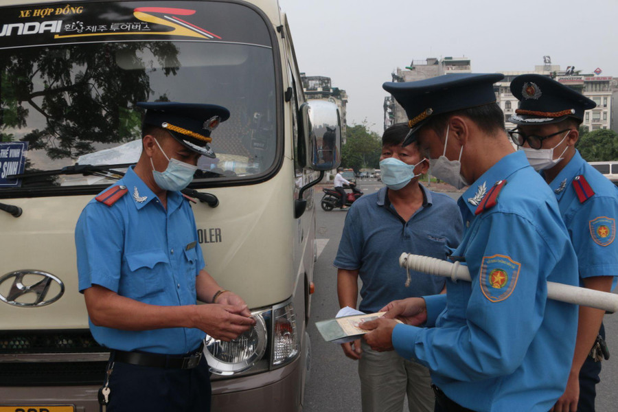 Lực lượng Thanh tra GTVT Hà Nội kiểm tra xe đưa đón của Trường THCS & THPT Lương Thế Vinh. Lực lượng Thanh tra GTVT Hà Nội kiểm tra xe đưa đón của Trường THCS & THPT Lương Thế Vinh.