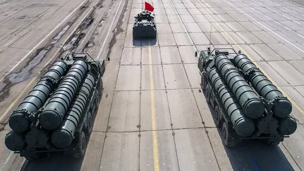 Hệ thống tên lửa phòng không S-400.