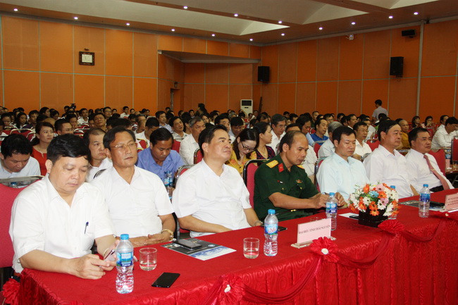 Các đại biểu tham dự buổi lễ