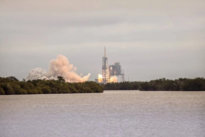 Công ty Ilon Mask SpaceX sẵn sàng đưa vũ khí vào không gian