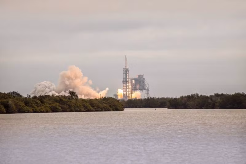 Công ty Ilon Mask SpaceX sẵn sàng đưa vũ khí vào không gian