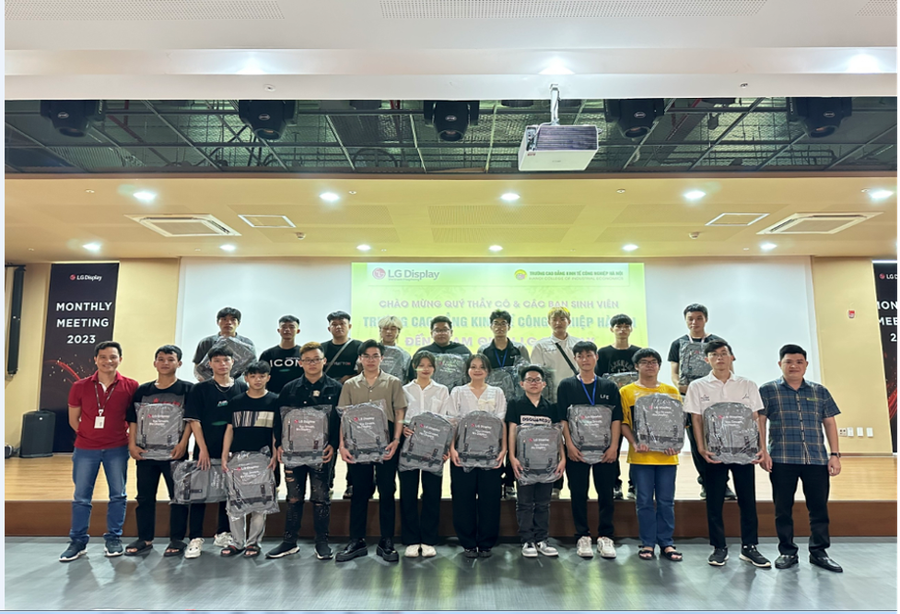 Sinh viên kết thúc đợt học tập tại Công ty TNHH LG Display Việt Nam Hải Phòng