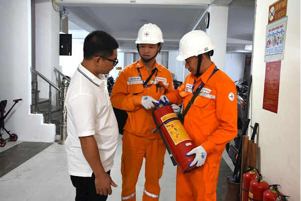 EVNHANOI tư vấn các thông tin sử dụng điện an toàn để phòng, chống cháy nổ EVNHANOI tư vấn các thông tin sử dụng điện an toàn để phòng, chống cháy nổ