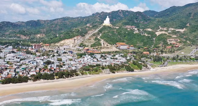 Đến năm 2035, định hướng xây dựng Cát Tiến là đô thị phía Đông Nam của huyện Phù Cát, vị trí cửa ngõ Khu kinh tế Nhơn Hội.