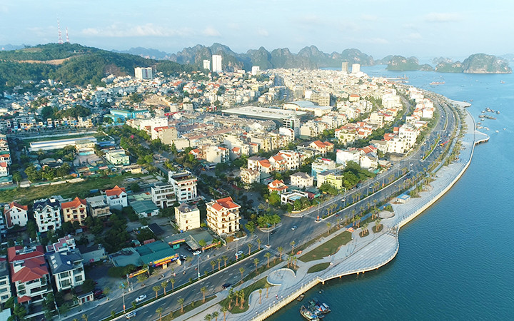 Quảng Ninh sẽ phấn đấu trở thành thành phố trực thuộc Trung ương theo mô hình riêng, không hình thành các quận mà sẽ hình thành vùng nội thị. Quảng Ninh sẽ phấn đấu trở thành thành phố trực thuộc Trung ương theo mô hình riêng, không hình thành các quận mà sẽ hình thành vùng nội thị.