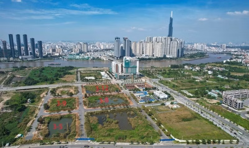 4 lô đất tại Thủ Thiêm mà UBND TPHCM vừa đưa ra đấu giá đã gây nổi sóng thị trường bất động sản bởi giá bán được cao ngất ngưởng.