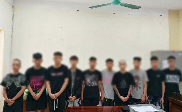 10 đối tượng bị bắt giữ để điều tra về hành vi giết người và gây rối trật tự công cộng. 17.jpg