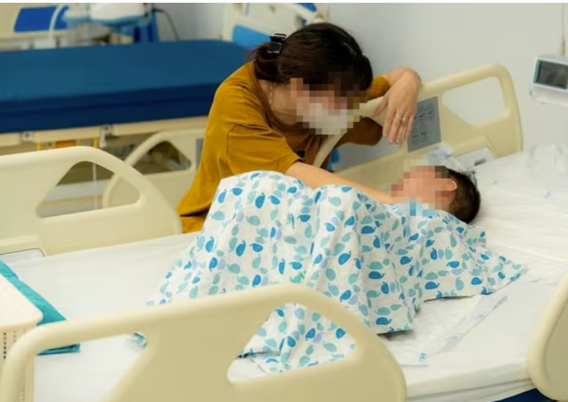 Hai bệnh nhi trong vụ tai nạn bị chấn thương nặng. Các chức năng sống đang được duy trì bằng thuốc vận mạch và thở máy. screenshot-2025-07-17-181656.png