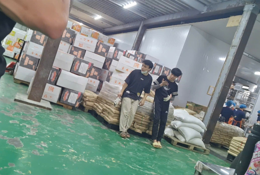 Bên trong kho xưởng Công ty TNHH sản xuất NMT Food - (Ảnh: cắt từ video). kho-xuong-2.jpg