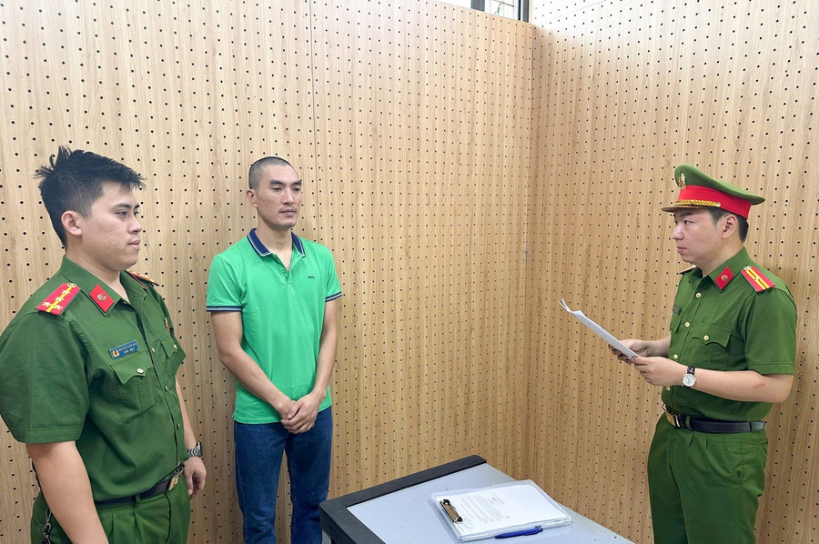 Nguyễn Anh Thế tại cơ quan công an. Ảnh BCA.