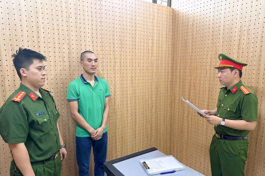 Nguyễn Anh Thế tại cơ quan công an. Ảnh BCA.