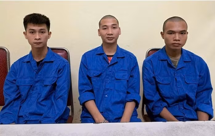 3 đối tượng trộm cắp xe máy tại cơ quan công an. (Ảnh: CAHN).