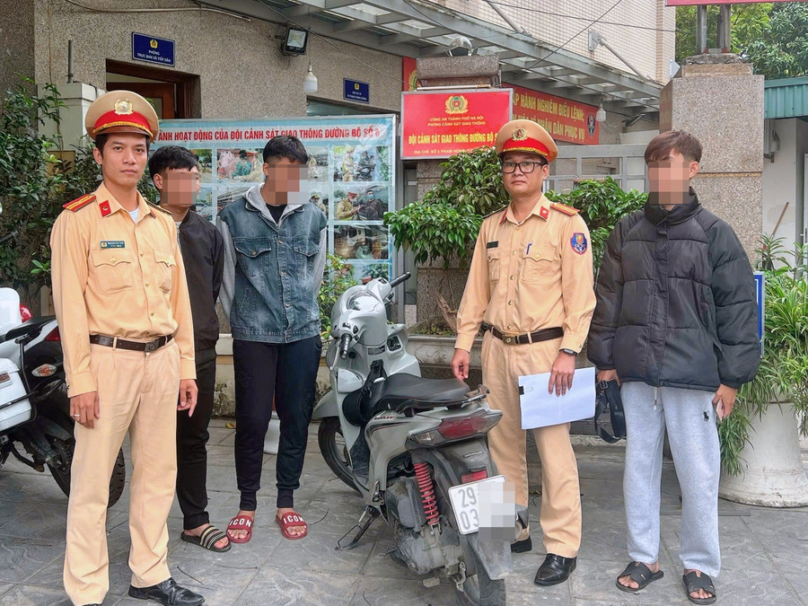Đội CSGT đường bộ số 6 xử lý nhóm thanh niên vi phạm. 2-1.jpg