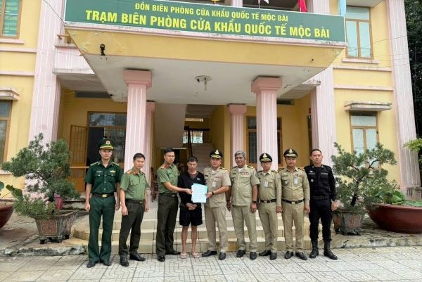 doi-tuong-nim-cun-pau-bi-bat-giu3-17555748394351692016507.jpg