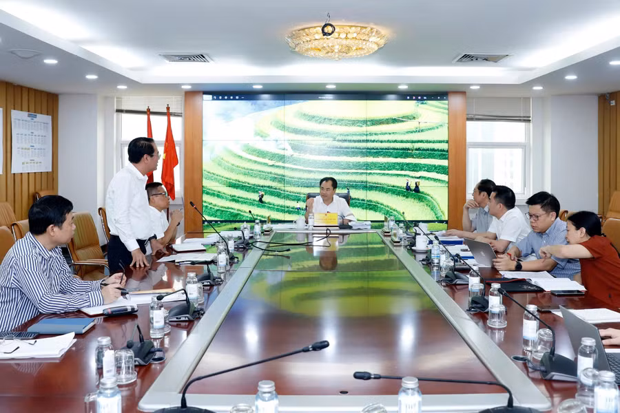 Toàn cảnh buổi họp.