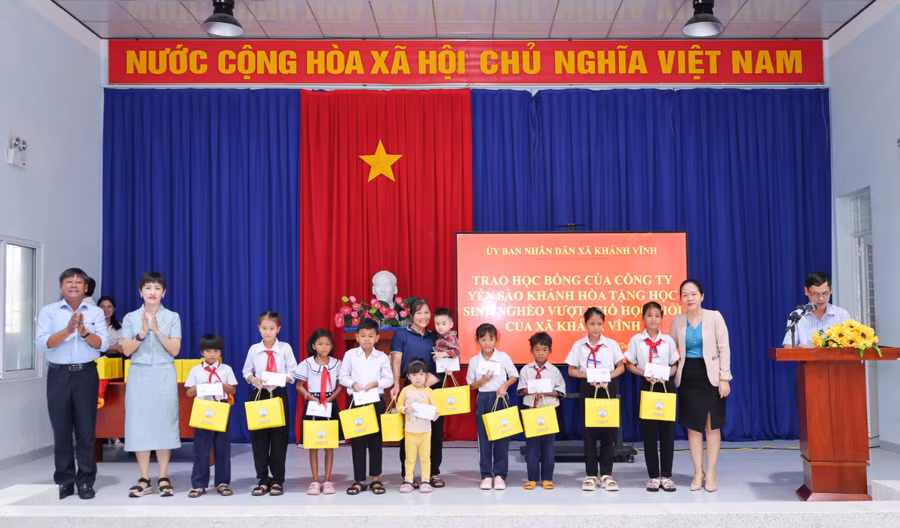 Công ty Yến Sào Khánh Hòa chia sẻ hỗ trợ học sinh nghèo.