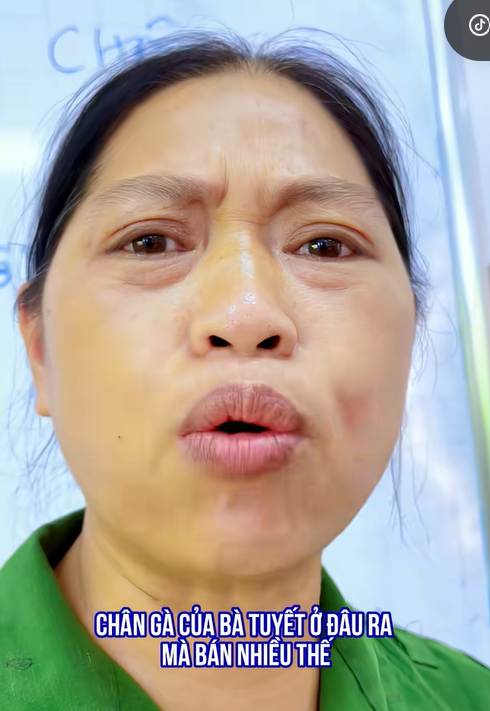 Người tiêu dùng nghi ngại về tính trung thực trong hoạt động sản xuất chân gà mang thương hiệu Ăn cùng bà Tuyết. screenshot-2025-06-24-222700.png