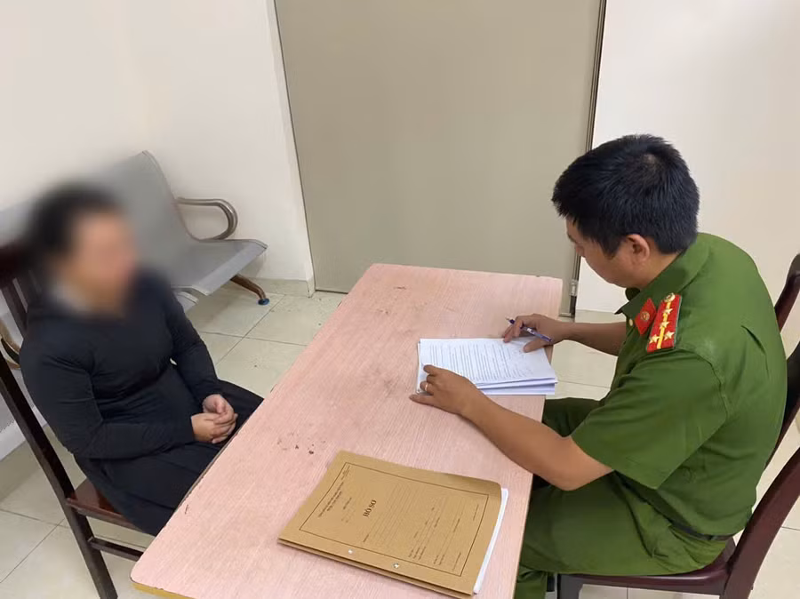 Cô gái trẻ hoang báo bị cướp tài sản - (Ảnh: CAHN).