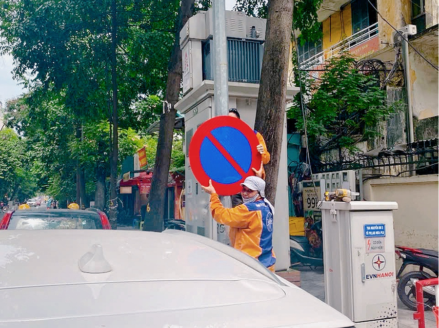 Một số tuyến phố đã được thu hồi các điểm trông giữ xe trên vỉa hè và dưới lòng đường. 4.png