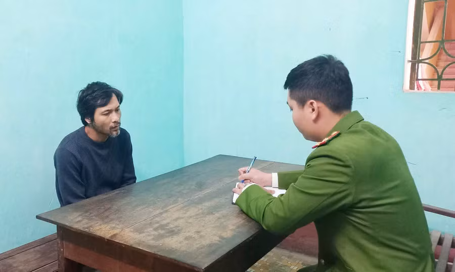 Trần Huy Tú cầm dao đe dọa nữ nhân viên nữ nhân viên của Công ty CP FPT Telecom Nam Định