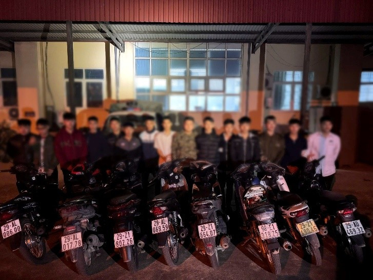 Nhóm đối tượng tại cơ quan công an. (Ảnh: CAHN).