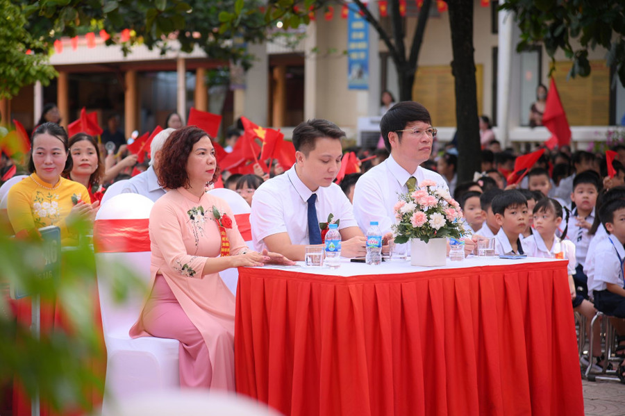 Lãnh đạo, đội ngũ giáo viên và học sinh Trường tiểu học Tây Mỗ nỗ lực quyết tâm đạt thành tích cao năm học 2025 - 2026. 6.jpg