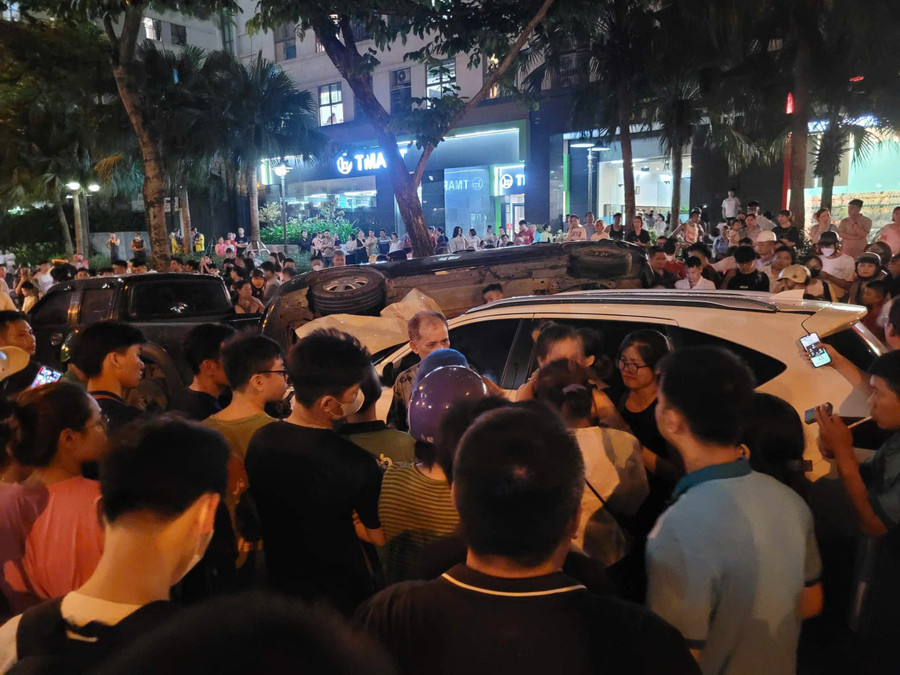 Vụ tai nạn khiến nhiều nạn nhân bị thương đang được cấp cứu tại bệnh viện. z6811622923268-6bf54ecabdd35f9734725961baceb447.jpg
