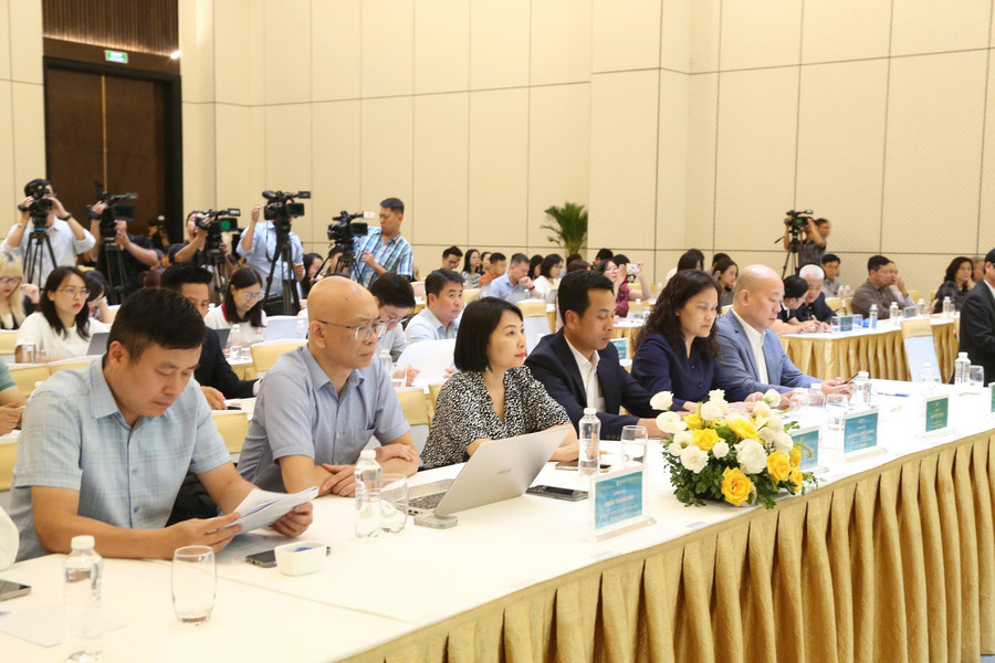 Các đại biểu và cơ quan thông tấn báo chí tại buổi công bố thông tin Hội chợ Mùa Thu 2025. z7115531735534-badbe542a51c20694d75d22c25470e9a.jpg