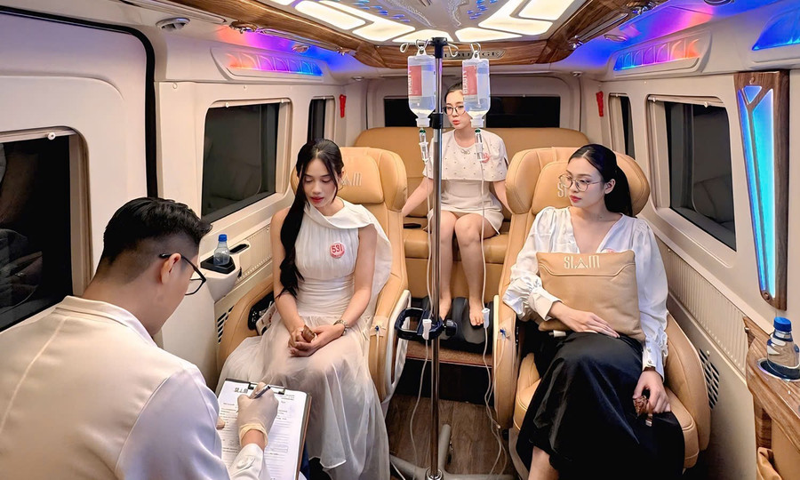 CEO Thái Hoàng Sơn đã tạo nên chuyến xe An - Tâm - Đẹp để đồng hành cùng hai cuộc thi hoa hậu. 1.png